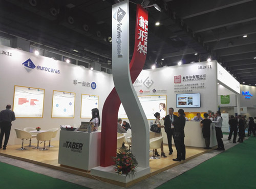 人氣火爆聚集,chinaplas2017展會首日盛況!